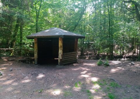 Abri de la zone de bivouac "La Gileppe"
