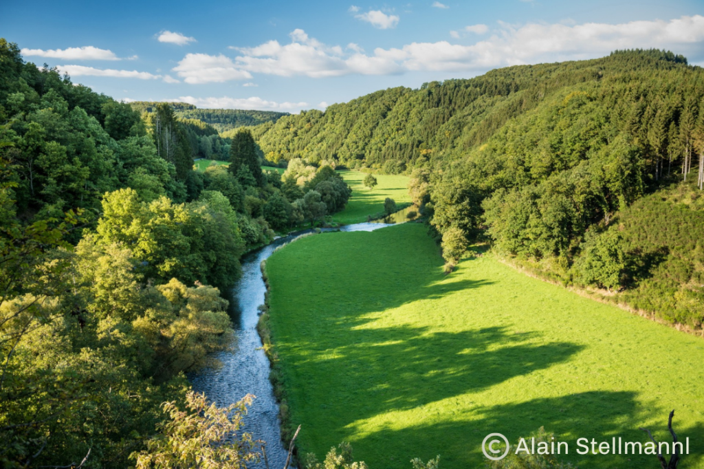 Paysage panoramique de la Vallée de l'Our à Burg-Reuland