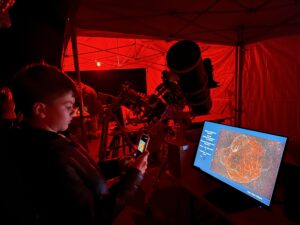 tente rouge enfant écran astronomique